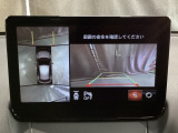 狭い場所での駐車やすれ違いなどでより的確な運転操作に役立つ360&deg;ビューモニターが装備されています。