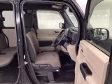 フィット感のあるシート。しっかりと支えてくれるので、長時間の運転を快適にサポートしてくれます。