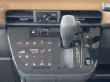 オートエアコンで車内快適!前席にはシートヒーターとハンドルヒーター装備!