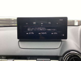 【マツダコネクト】  オーディオ操作、車両装備、ナビ案内など、統合的にモニターできる見やすいサイズのディスプレイです。