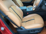 マツダ車のシートは人間工学に基づき設計されています。ハンドルを握る体勢が自然なポジションになるようにシートの作り込みをおこなっていますので、ロングドライブでも疲れにくいです!