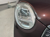 LEDヘッドライトは、点灯の瞬間から最大光量を発揮し、突然暗くなるトンネルなどでの安定感を高めます。