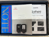 スマートキーは鍵をバッグに入れたままでもドアロックの開閉やエンジンのON・OFFができます。夜間や雨の日も鍵を探さなくて良いので便利です。