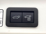 【パワーバックドア】スマートキーや運転席のボタンを押すだけでリアゲートが自動で開閉します!荷物を持っている時や、高い位置にあるバックドアを閉める際に便利な機能です♪