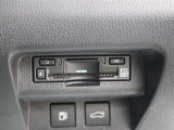 高速道路上に設置されたITSスポットと双方向通信を行うETC2.0ユニットは、ETC機能に加え、安全運転をサポートする交通情報を提供します。