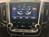 左右独立温度コントロールフルオートエアコンです。運転席、助手席それぞれで独立して温度設定ができます。冷え性の方が乗っても安心ですね♪