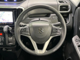 インテリアに合わせたデザインのステアリングは、運転される方のことも考え、運転しやすい形状、大きさです。是非一度、実際に触ってお確かめください。