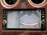 狭い道でのすれ違い、左側のガードレールや側溝が見えないと不安になりませんか?アラウンドビューモニターならバックカメラに加え、発進時に前方や周囲の確認、すれ違い時の助手席側下方の確認も出来て安心です♪