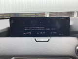 【マツダコネクト】  オーディオ操作、車両装備、ナビ案内など、統合的にモニターできる見やすいサイズのディスプレイです。