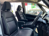 運転席・助手席は、ゆったりと座れるサイズで、長時間の運転でも快適です。
