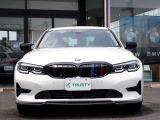 BMW在庫保有台数常時100台以上!ご来店の際はBMW本店(厚木市下荻野140-1)にご来店ください!弊社自慢の全天候型ショールーム!BMW在庫保有台数常時100台以上ございます!