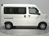 【スマートな右側面】お仕事の荷物もたっぷりと積める実用的なデザインです。毎日の配達から休日の趣味やレジャーまで幅広いシーンで活躍してくれます。