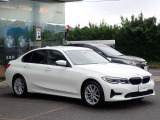 BMW在庫保有台数常時100台以上!ご来店の際はBMW本店(厚木市下荻野140-1)にご来店ください!弊社自慢の全天候型ショールーム!BMW在庫保有台数常時100台以上ございます!