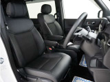 運転席のスペースはゆったりしていて、視界も広く確保されているので普段の運転からロングドライブまで快適です。