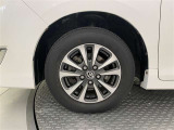 機敏さを引き立てる純正アルミ 195/65 R15 装着!