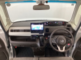 【前方視界】開放的な前方視界!運転がしやすく疲れにくいです♪窓が大きく、見通しがとっても良いおクルマですよ♪