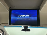 【後席用プルダウンモニター】後ろに乗車している人を飽きさせません♪ テレビやDVDビデオを見ながら楽しいドライブを♪使わない時は格納できますので、ジャマになる事もありません♪