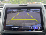 バックモニター装備。画面にて後方の確認が行えるので、バック駐車や車庫入れの際には重宝します。車の運転に慣れない方でも安心のガイドライン表示機能付。