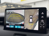 【マルチビューカメラシステム】専用のカメラにより、上から見下ろしたような視点で360度クルマの周囲を確認することができます☆死角部分も確認しやすく、狭い場所での切り返しや駐車もスムーズに行えます。
