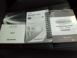 車両の取り扱い説明書とナビゲーションの取り扱い説明書は共に揃っております。