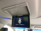 【12.1型フリップダウン】大画面モニターで後席でもエンタメをお楽しみいただけます。家族や友人とお出かけする機会が多い方に大人気です♪