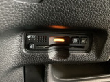 ハンドルの左下にETCがついています。高速道路の料金所の通過も楽々です。 カードの取り出しもしやすい場所についています。