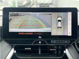パノラミックビューモニター付きです。車両を上から見たような映像をディスプレイオーディオ画面に表示。運転席からの目視だけでは見にくい、車両周辺の状況をリアルタイムでしっかり確認できます。