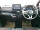 操作しやすい運転席廻り!操作パネルも使いやすい!!ドライブが楽しくなります!