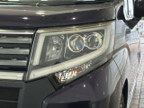 LEDヘッドライトは、点灯の瞬間から最大光量を発揮し、突然暗くなるトンネルなどでの安定感を高めます。