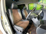 運転席シート廻りは使用感も少なく、良好な状態となっています。丁寧に使われていたことがよくわかりますね。