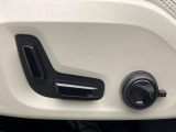 【パワーシート】スイッチ一つで簡単にシート位置の微調整が可能!電動だから力もいりません!自分に最適なシートポジションにセットして、快適なドライブをお楽しみください。