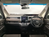 【前方視界】開放的な前方視界!運転がしやすく疲れにくいです♪窓が大きく、見通しがとっても良いおクルマですよ♪