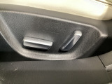 こちらのグレードは助手席にもパワーシートを装備しております!運転席同様お好みで調整が可能です!