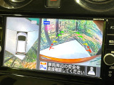 【アラウンドビューモニター】専用のカメラにより、上から見下ろしたような視点で360度クルマの周囲を確認することができます☆死角部分も確認しやすく、狭い場所での切り返しや駐車もスムーズに行えます。