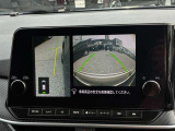 狭い道でのすれ違い、左側のガードレールや側溝が見えないと不安になりませんか?アラウンドビューモニターならバックカメラに加え、発進時に前方や周囲の確認、すれ違い時の助手席側下方の確認も出来て安心です♪