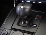 【シフトレバー】シフトもとても操作しやすいデザインになっております。運転する人の事を第一に考えた操作性の高い仕様です。