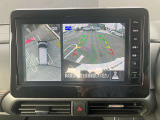 空から見下ろしているような視点で周囲を確認できるアラウンドビューモニター。駐車時にとても便利です。