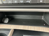 ワイヤレスでのスマートホンの充電にも対応しています。