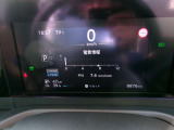 メーター中央に、様々な車両情報を表示してくれる、ディスプレイがついています。