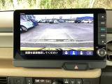 バックも安心のバックカメラ付いています。バックカメラがあると、いつでも安全にバックできますね。死角も減ります。