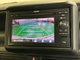バックモニター付きで、車庫入れやバック時の後方確認をサポート。