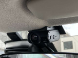 【車室内用ドラレコ】車室内カメラによる車内および車側面の撮影記録が駐車時の安心を高めるとともに、走行中の幅寄せ対策や後方撮影(リヤガラス越し)にも対応しています。
