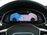 メーターパネル内に高解像度の液晶ディスプレイを配置。ディスプレイ内に地図が表示され、ナビゲーションの確認の際にドライバーは視線の移動を少なくすることができます。