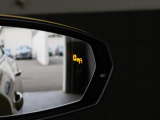 アウディサイドアシスト『後方の死角を並走する車両を検知しドアミラーの内側のLEDが点灯。ドライバーに注意を促し事故を未然に防ぐシステムです。』