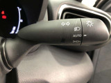 ライトスイッチです。「AUTO」にすると外の明るさに応じてスモールライト・ヘッドライトが自動でON・OFFします。夕暮れ時や屋内駐車場、トンネルなどに便利です。