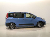 両側パワースライドドア付きだから、狭い駐車スペースなどでの 乗り降りラクラク!小さなお子さまのいるご家庭には嬉しい装備。