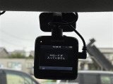 【ドライブレコーダー】映像・音声などの運転中の記録を残します。事故などを起こした起こされた時の証拠になりえますので、もしも時でも安心ですね。