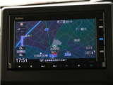 純正エントリーインターナビ(VXM-235Ci)&バックカメラが装備されているので、普段の使い勝手もロングドライブも快適です。