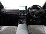 ◆視界広々で非常に運転しやすくロングドライブでも疲れを感じさせないすっきりとまとまったインパネ周りです。