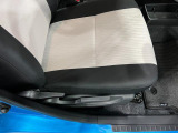 痛みの出やすい運転席シートの角、フロアマット、座面、ともに良好です